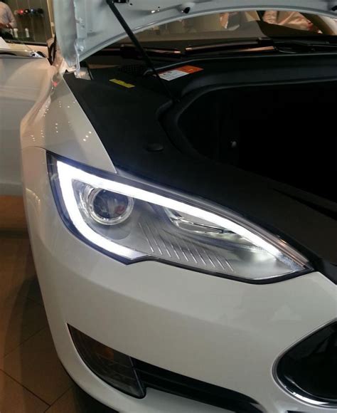 Tesla dealership in California | Vehicles