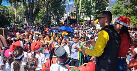 Alcalde Jesús Araque realizó desfile y parrandón navideño con escuelas