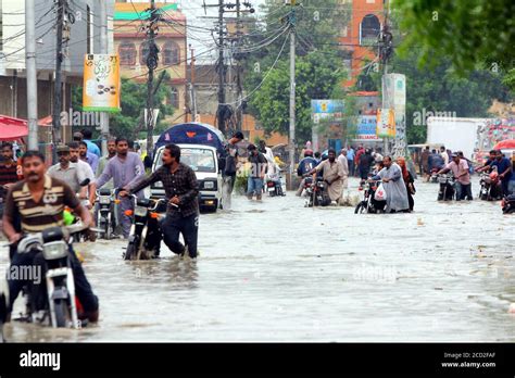 Karachi Aug Xinhua Motorcyclists Make Their