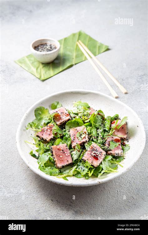 Japanese Sliced Grilled Tuna Steak Salad With Sesame And Suace Close