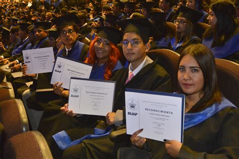 Se gradúan alumnos de la Preparatoria Alfonso Calderón Moreno y del