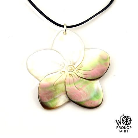 Pendentif Fleur De Frangipanier Tahiti Nacre La Boutique Du Mono