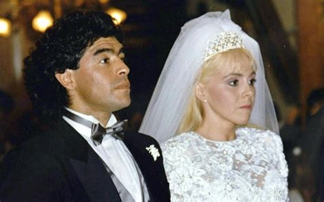 Mujeres e hijos de Maradona una vida sentimental llena de escándalos