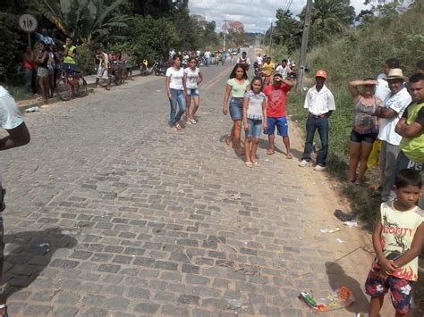 Camacan Moradores Interditam Rodovia E Protestam Contra Prefeita