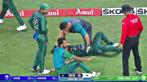 Asif Ali And Shadab Khan Collided While Trying To Catch The Ball Pak