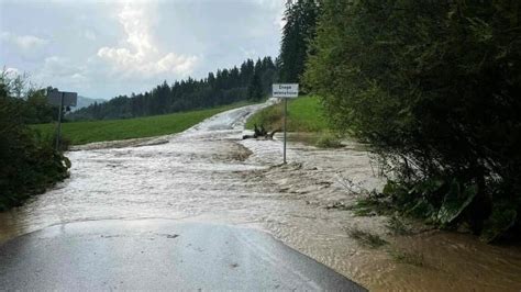 Potężne nawałnice przeszły nad Podhalem Zalane drogi połamane drzewa