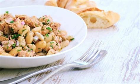 Italiaanse Salade Van Witte Bonen En Tonijn Schoonmaken Met Marja