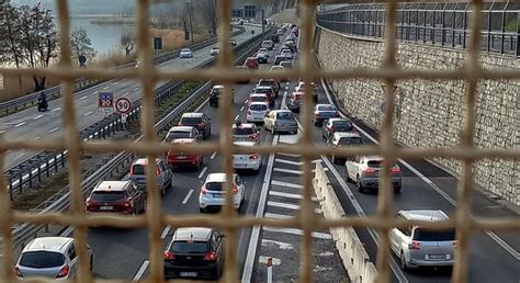 Statale Traffico E Code Da Bollino Rosso Mezz Ora Per Chilometri