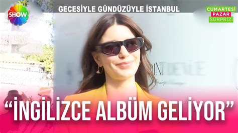 Beren Saat Ingilizce Bir Alb M Ile Ekranlara Geri D Nd N A Klad