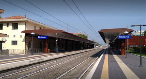 Due Sorelle Di 15 E 17 Anni Investite Dal Treno A Riccione SulPanaro