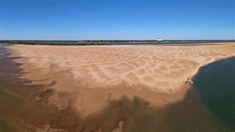 Impactante por la histórica bajante así luce el río Paraná en