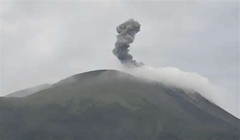 Gunung Api Ile Lewotolok Kembali Erupsi Status Naik Dari Level Waspada