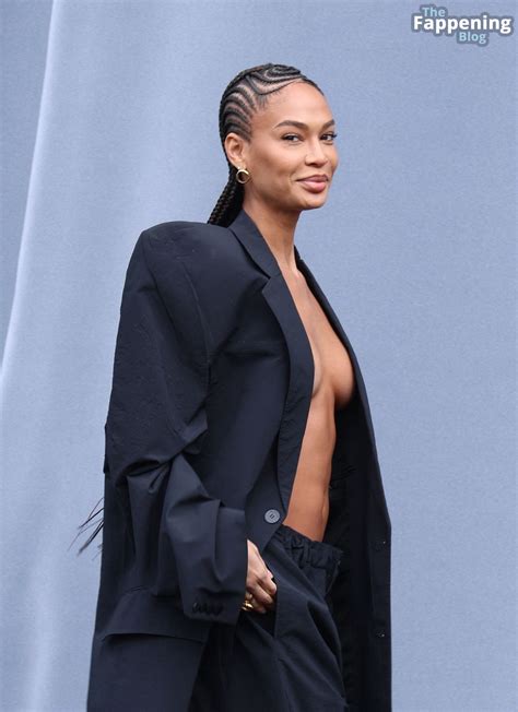 Joan Smalls Flashes Her Nude Tits At The Balenciaga Show In Paris