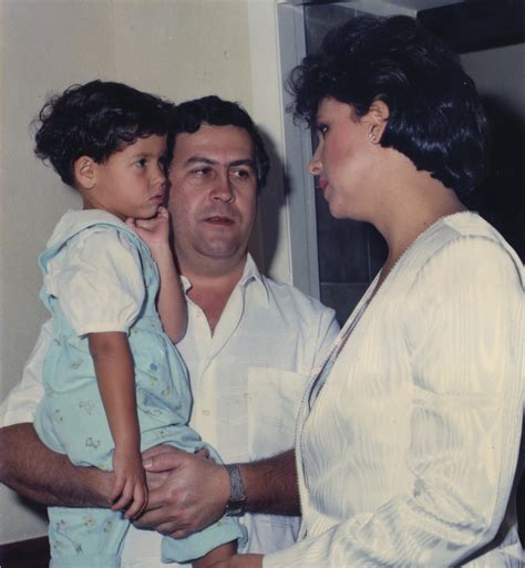 Pablo Escobar y su familia Crónica