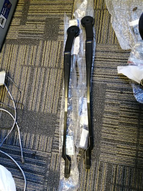 Рычаги дворников/поводки на Ford Focus Hatchback III, Ford Focus Sedan ...