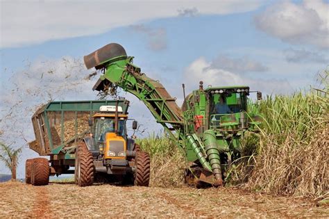 colheita mecanizada Implementos agrícolas Parana Cana de açúcar