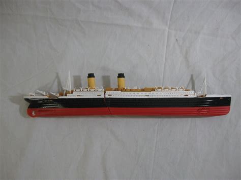 RMS Titanic Toy Model Boat with Break-Apart Action – Unknown ...