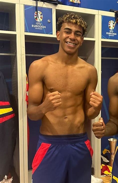 Pin By Zuleyxa On Quick Saves Soccer Players Hot Soccer Guys Soccer Players
