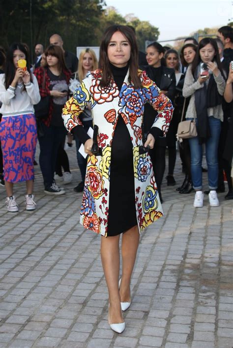 Photo Miroslava Duma enceinte arrive à la Fondation Louis Vuitton