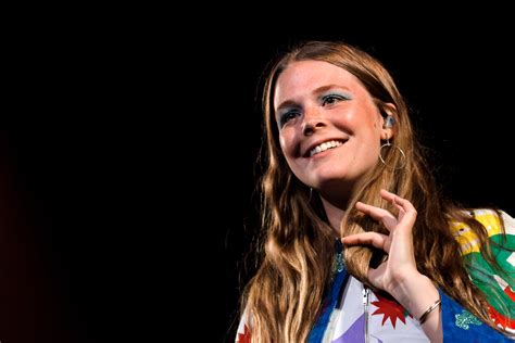 Who Is Maggie Rogers Singer Songwriter Made For The Internet