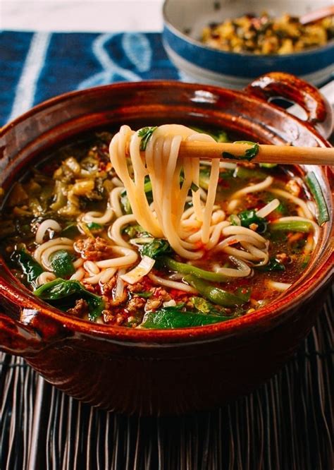 Yunnan Rice Noodle Soup 云南小锅米线 The Woks Of Life