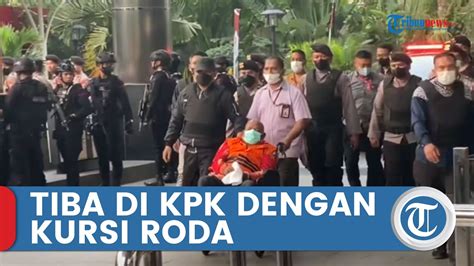 Gubernur Papua Tiba Di Gedung Kpk Dari Rspad Dikawal Brimob Lukas