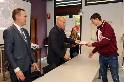 El Alcalde De Le N Entrega Diplomas En La Clausura Los Programas De