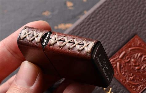 Зажигалка ZIPPO с отделкой натуральной кожей.