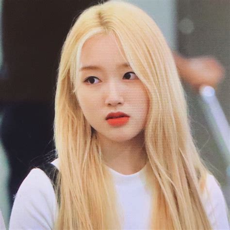 Chaewon Lq Loona And Gowon Lq Image On Favim