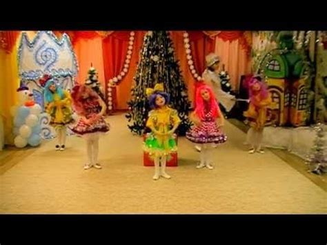 ЯРКИЙ, ДЕТСКИЙ ТАНЕЦ "НОВОГОДНИЕ ИГРУШКИ" - YouTube | Танец, Танцы, Детская