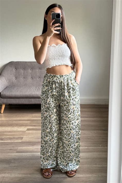 Pantalon à motifs fleurs coupe fluide et large Cinelle Paris mode