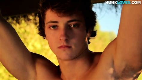 Athletic Amateur Shows Ass And Enjoys Jerkoff On The Bed