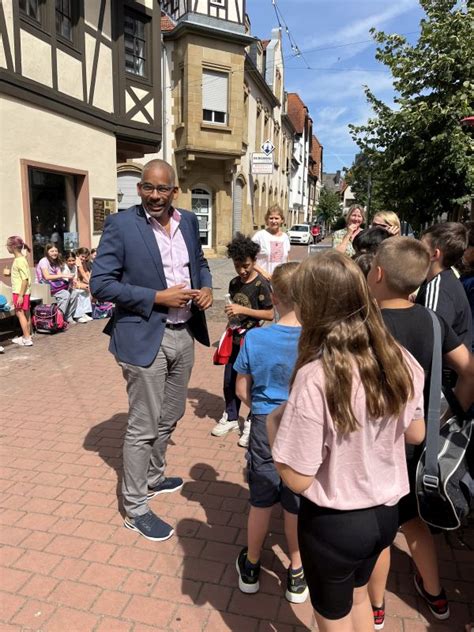 Turmschulen 4er beim Eisessen mit neuen Oberbürgermeister John Ehret