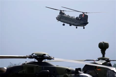 U S Army Grounds Boeing Made Chinook Helicopters Fleet Reuters