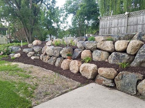 Boulder Retaining Walls Classique Chic Jardin Minneapolis Par