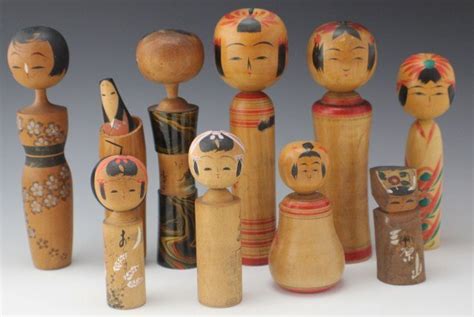 GROUP OF TEN VINTAGE JAPANESE KOKESHI WOODEN DOLLS : Lot 30853