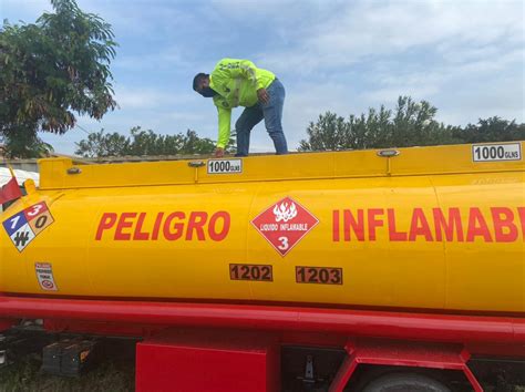 Guayaquil Tanquero Pasaba De Agache Galones De Combustible