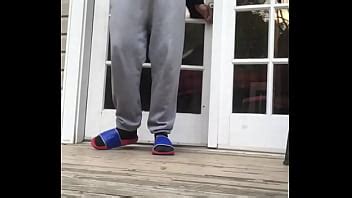 El hombre muestra su pequeña polla XVIDEOS