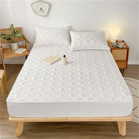 Queen Size Waterproof Mattress Pad Protector Breathable Quilted Mattress Cover Noiseless