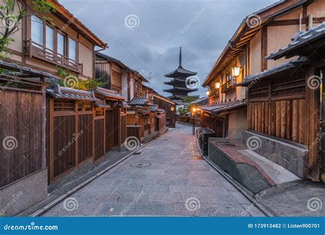 Ninenzaka And Sannenzaka Ancient Street View, Yasakanoto Morning ...