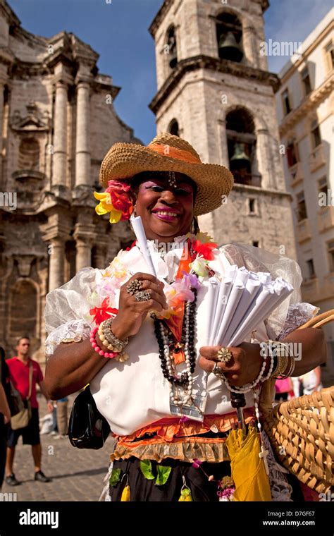 Vestido Tradicional Mujer Cubana Fotografías E Imágenes De Alta Resolución Alamy