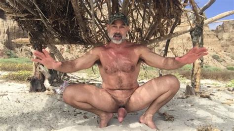 BIG DICK TANTRA DADDY ENSEIGNANT LA MASTURBATION À LA PLAGE Pornhub Gay