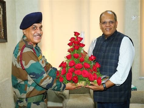 GOC Telangana RK Singh meets Telangana Chief Secretary Somesh Kumar