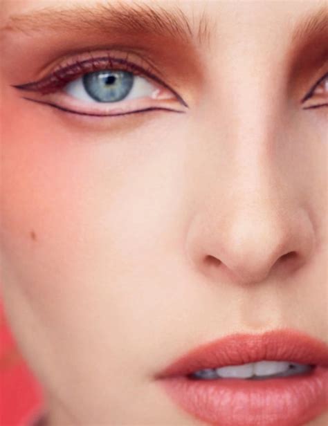 Chanel Makeup Spring 2023 Collection Red