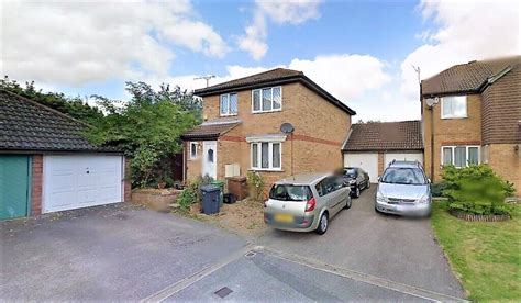 Beautiful Three Bedroom Detached House Bushmead Area In Luton