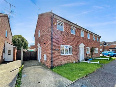 2 Bed Semi Detached House For Sale In Buzzard Road Luton Bedfordshire