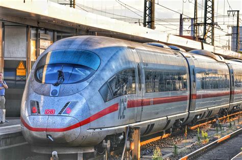 ICE3 BR403 verlässt den Nürnberger Hbf Bahnbilder de