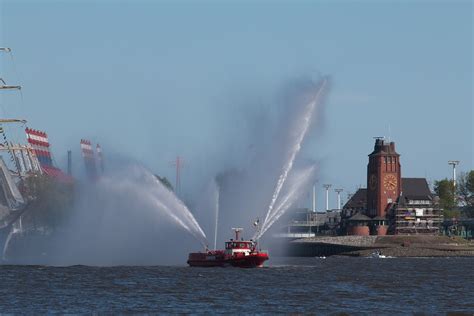 Exit Parade Fireboat Fire Fighters - Free photo on Pixabay - Pixabay