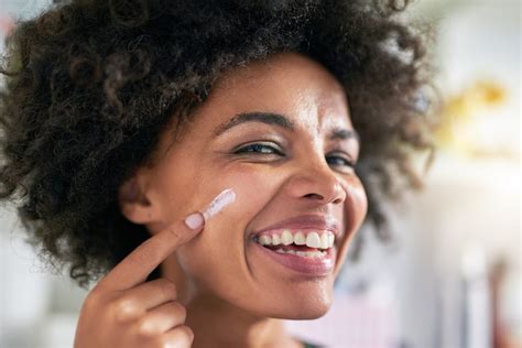 Como Cuidar Da Pele Negra Oleosa Mista Ou Seca No Dia A Dia Em Casa