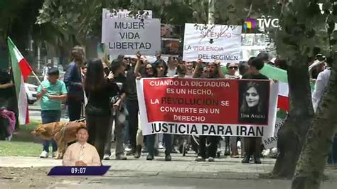 Ciudadanos Iraníes Protestaron En Quito Por La Muerte De Mahsa Amini Tvc